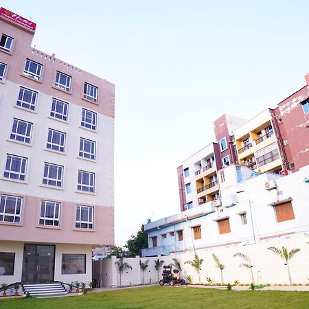 Hotel The Marutinandan Grand Deoghar Esterno foto