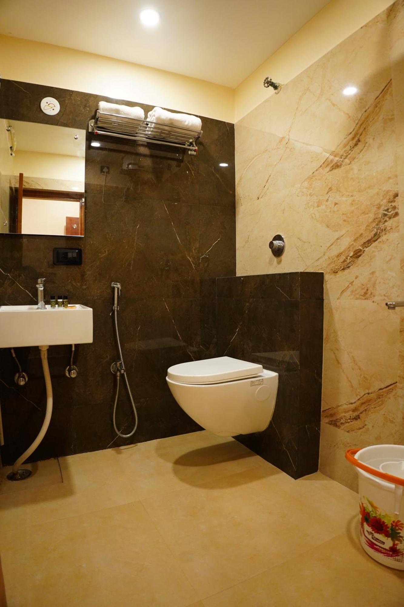 Hotel The Marutinandan Grand Deoghar Esterno foto