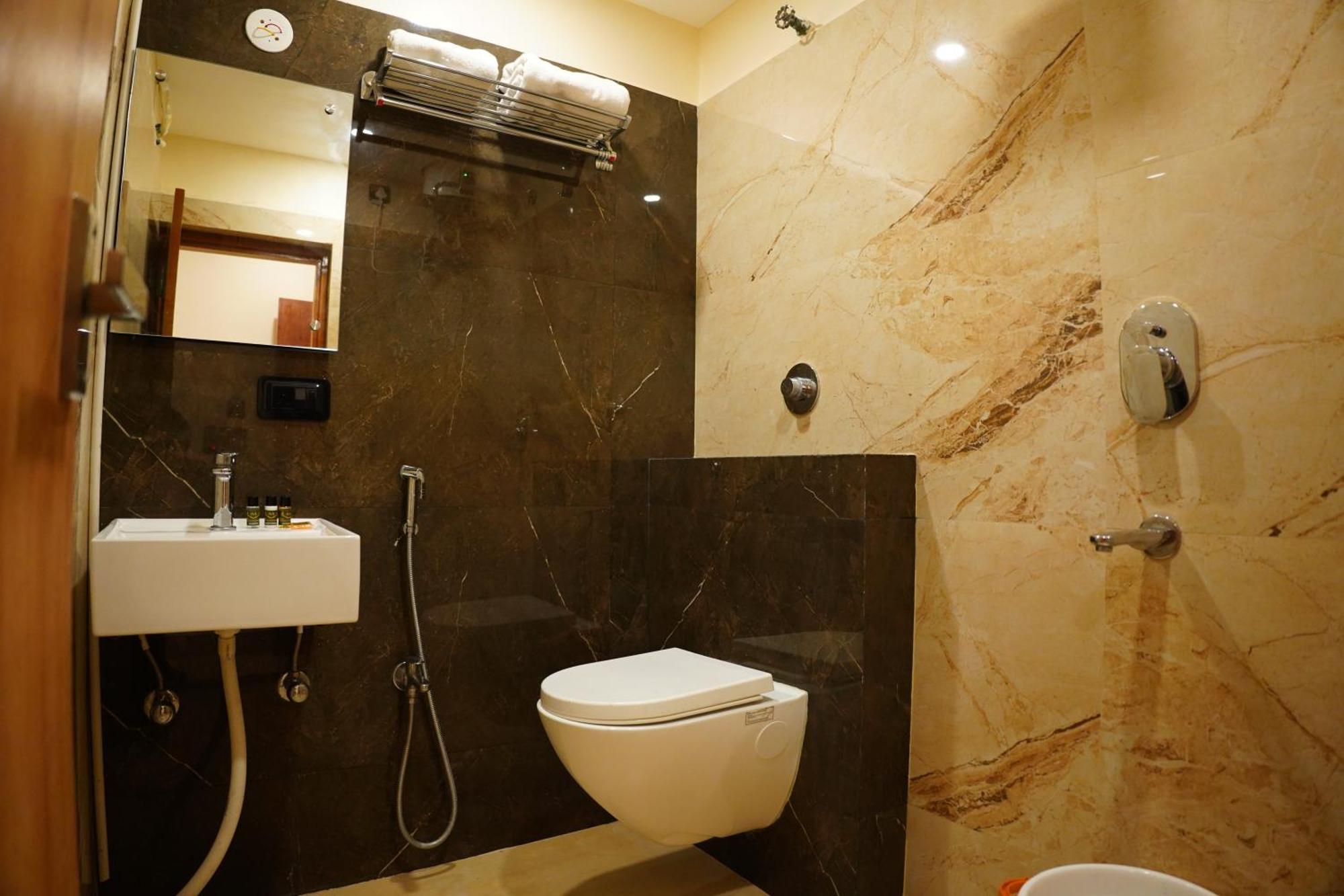 Hotel The Marutinandan Grand Deoghar Esterno foto
