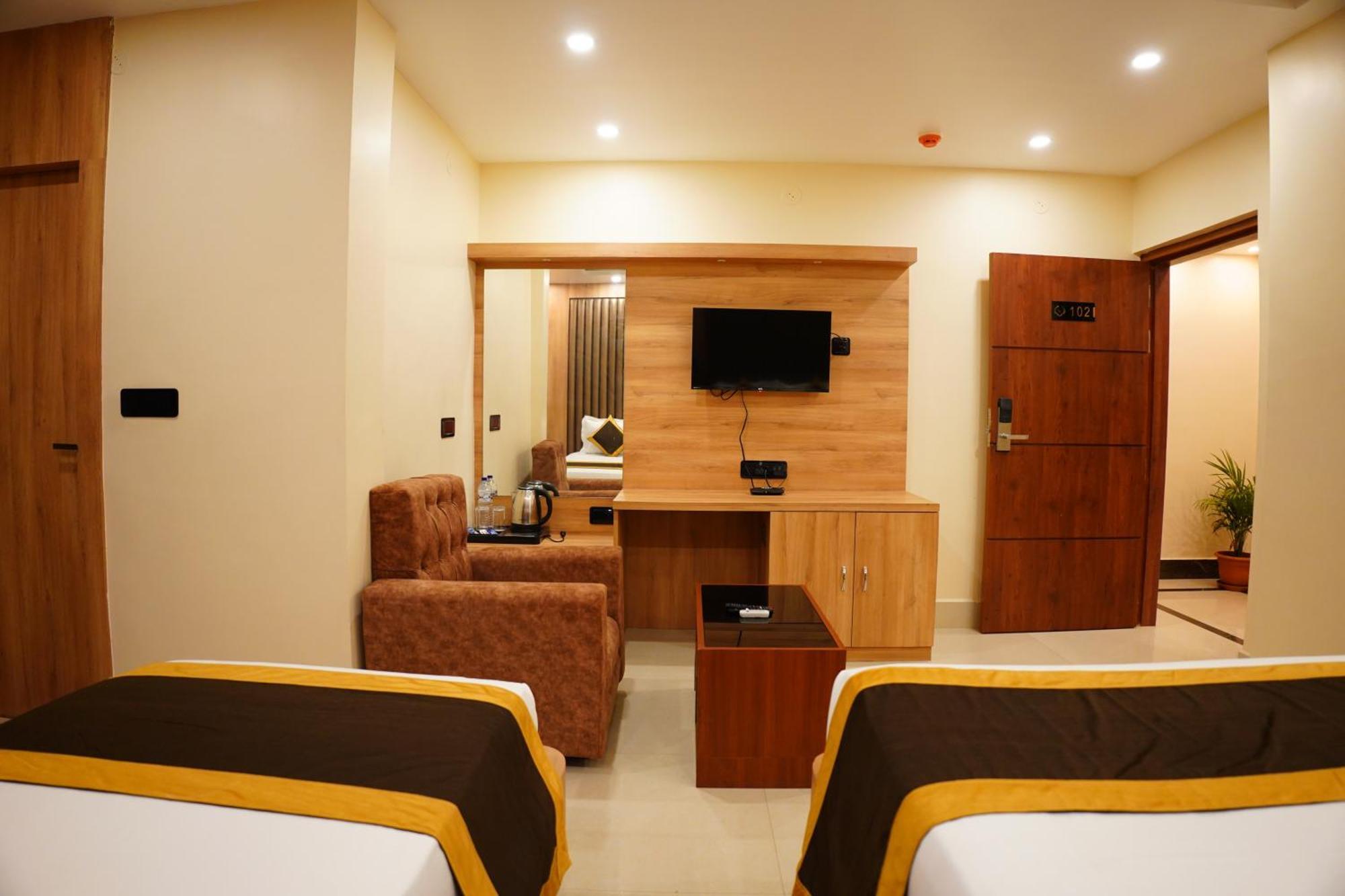 Hotel The Marutinandan Grand Deoghar Esterno foto