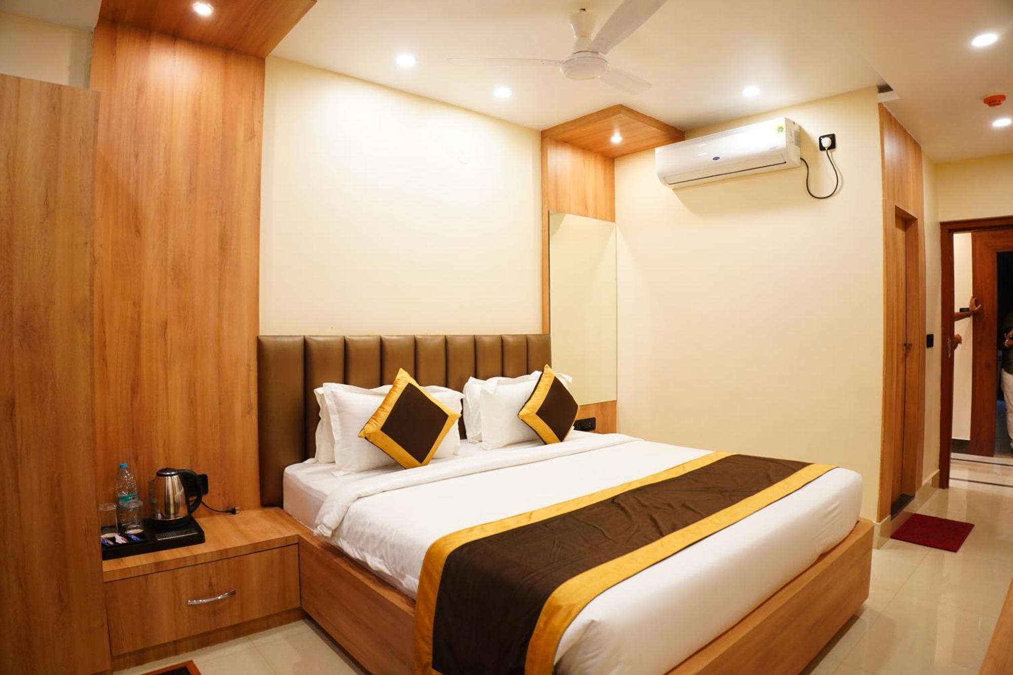 Hotel The Marutinandan Grand Deoghar Esterno foto